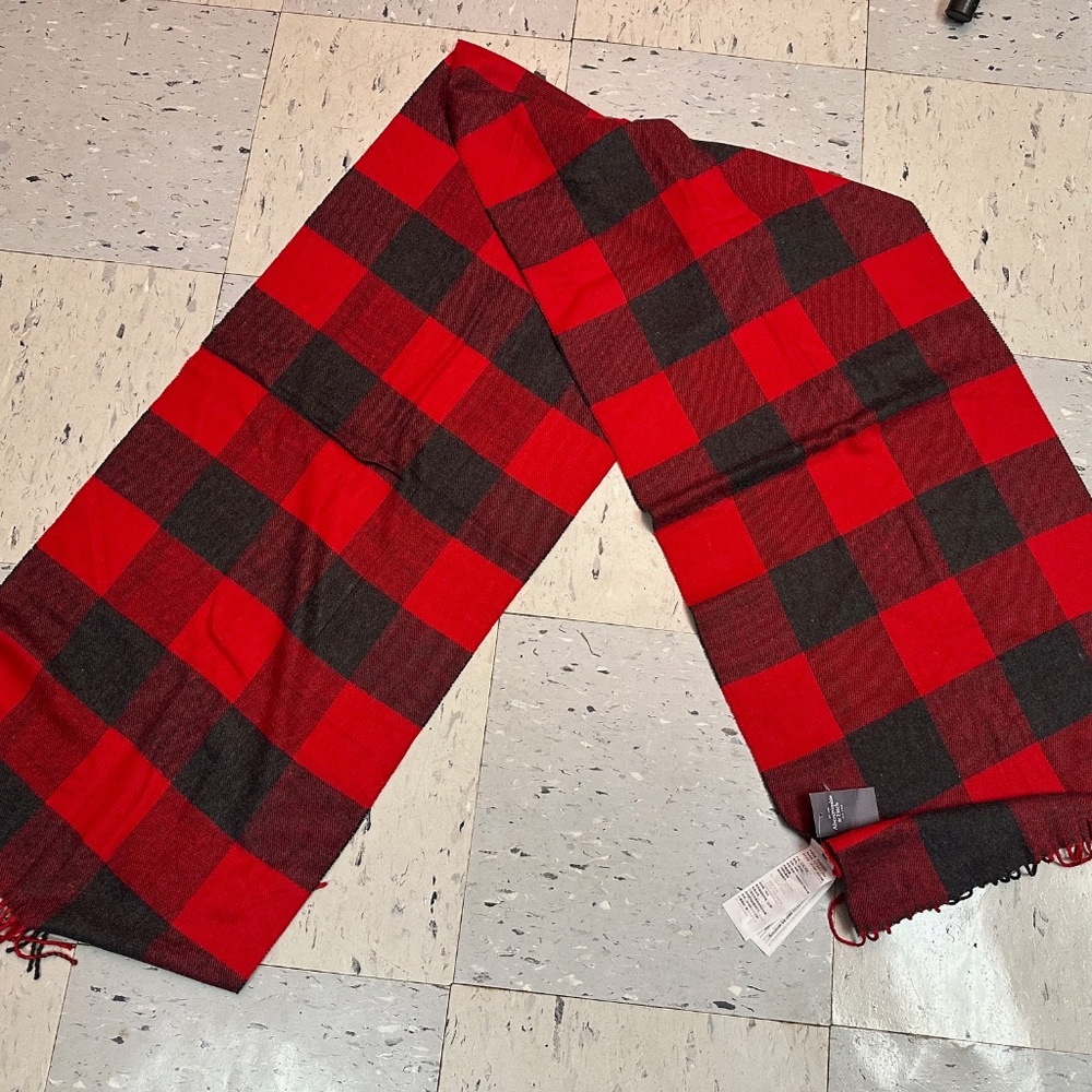 NWT Abercrombie & Fitch Buffalo Plaid Scarf Red/Black (unisex)